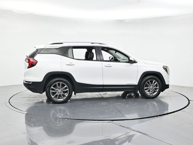 Used 2024 GMC Terrain SLT AWD/4WD image 2