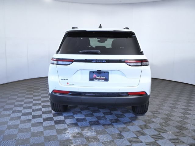 Used 2024 Jeep Grand Cherokee Altitude AWD/4WD image 7