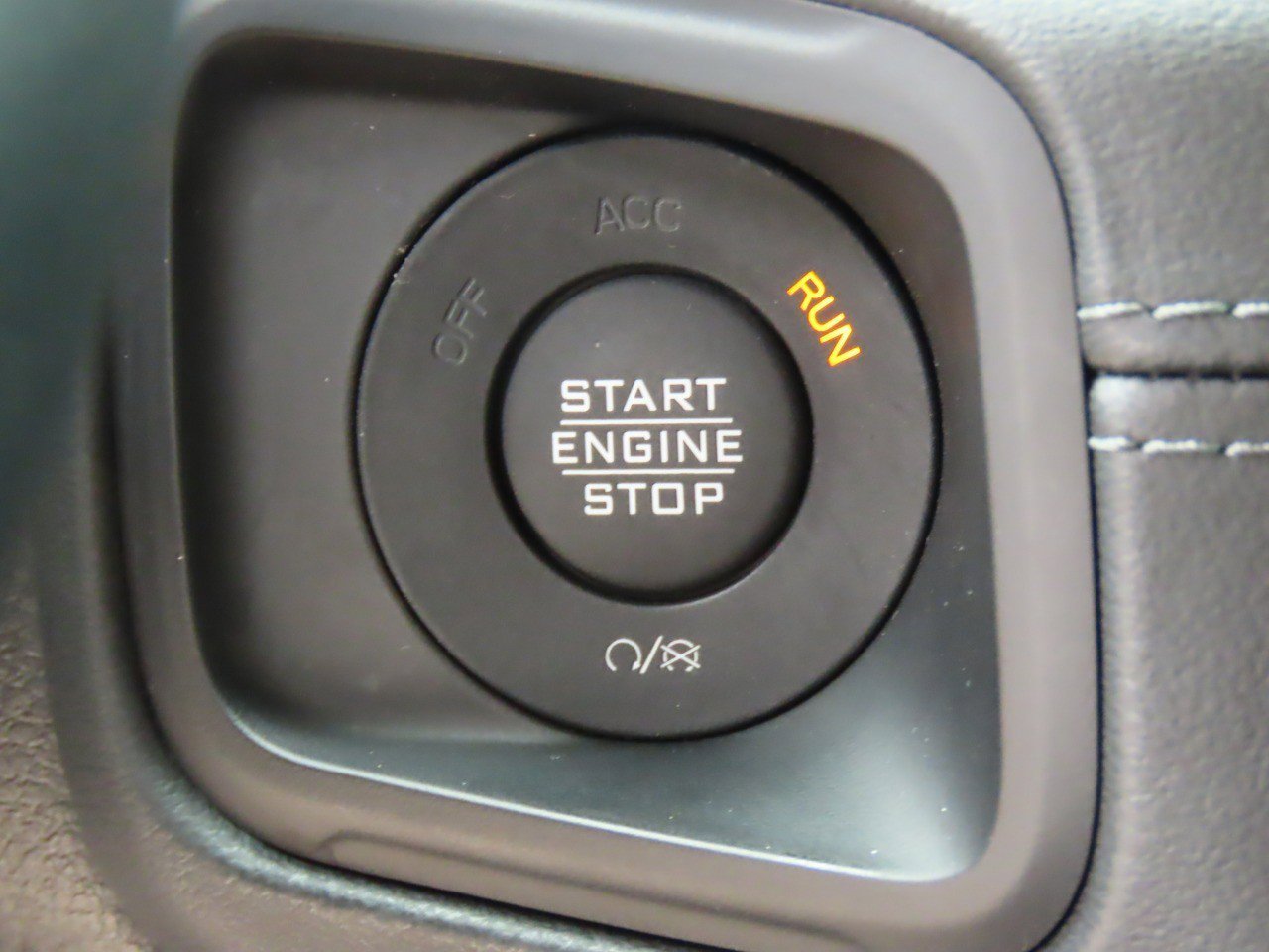 Used 2024 Jeep Gladiator Mojave AWD/4WD image 29