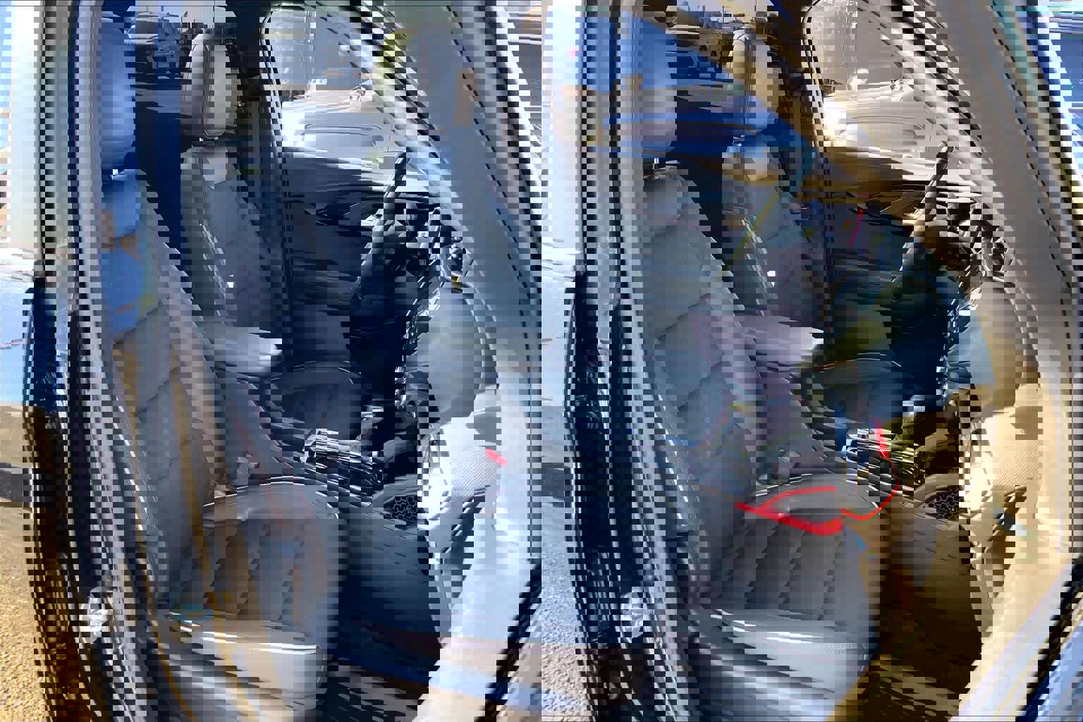 Used 2023 Chevrolet TrailBlazer RS w/ Sun and Liftgate Package image 8