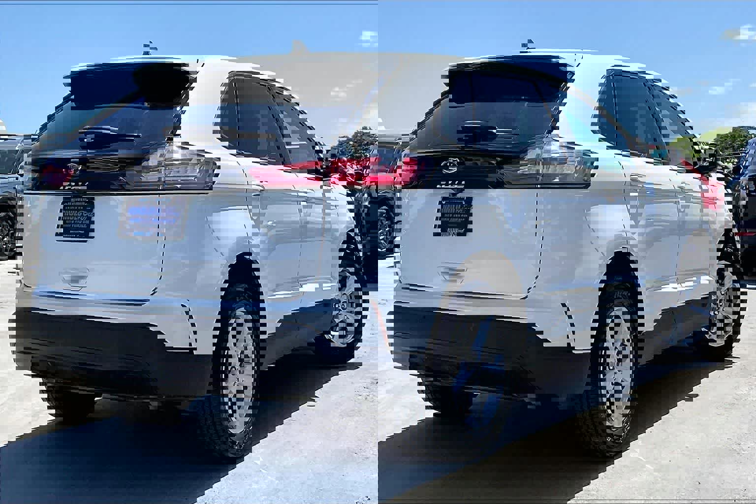 Certified 2021 Ford Edge SE FWD image 3