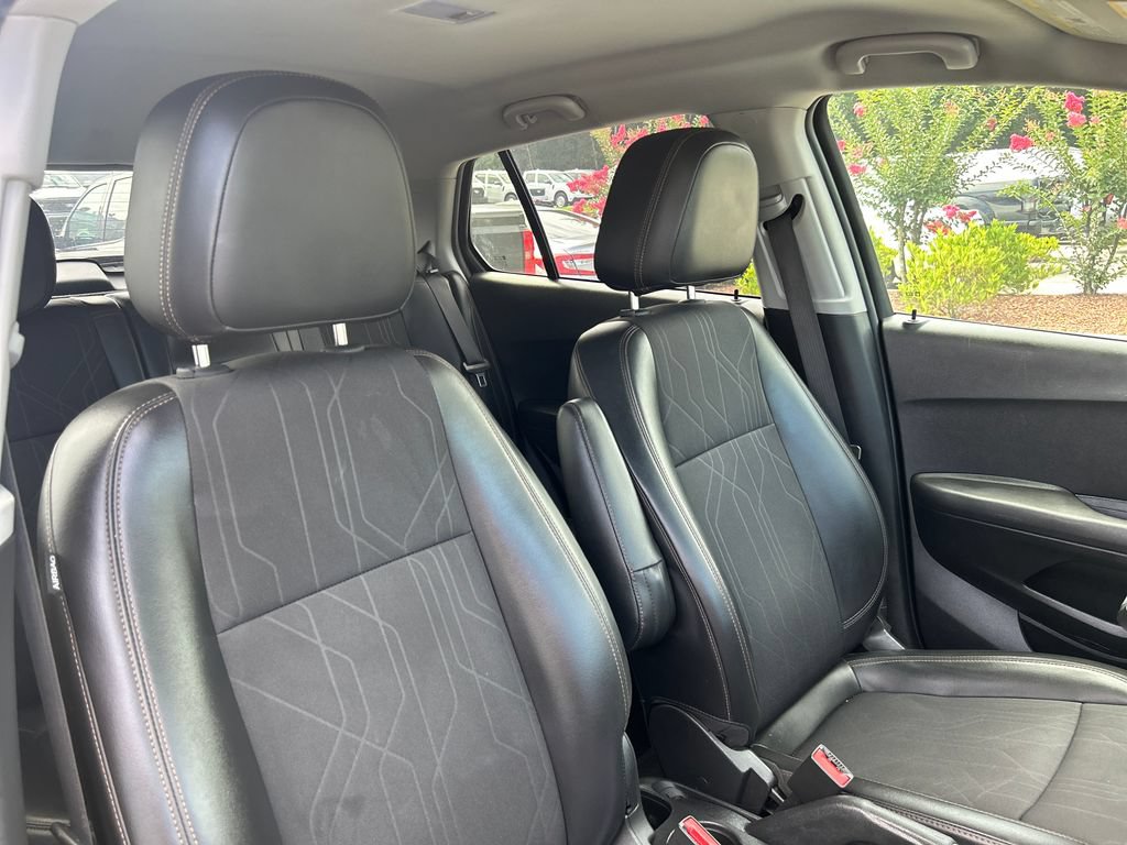 Used 2019 Chevrolet Trax LT w/ LT Convenience Package FWD image 14