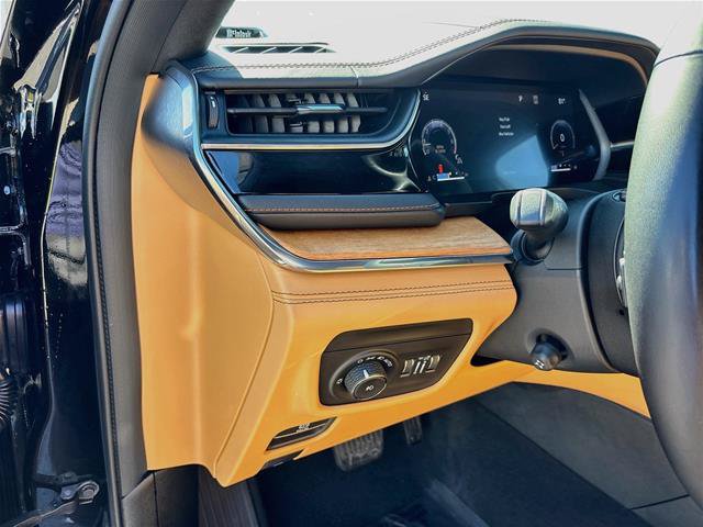 Used 2023 Jeep Grand Cherokee L Summit AWD/4WD image 11