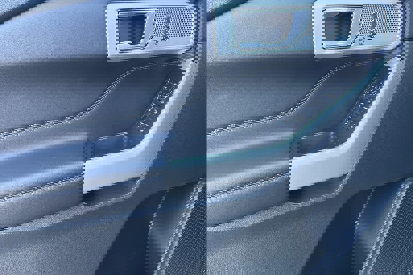 Certified 2023 Ford Explorer Limited image 12