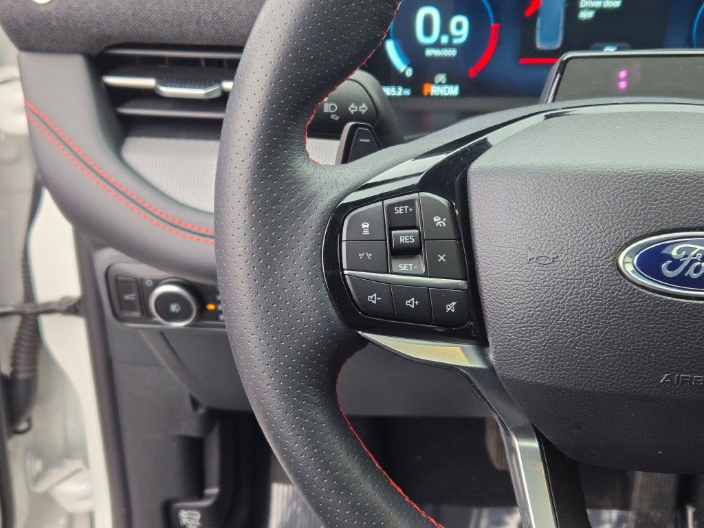 Certified 2025 Ford Explorer ST image 34