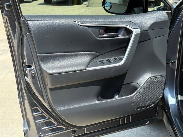 Used 2019 Toyota RAV4 LE w/ Carpet Mat Package FWD image 15