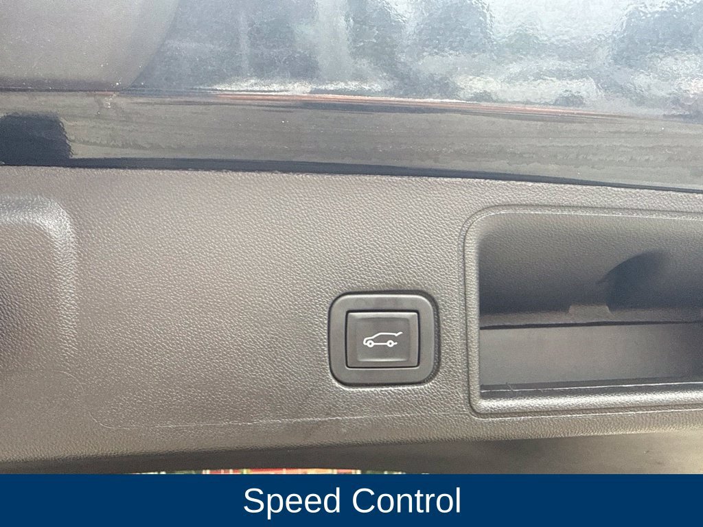 Used 2024 GMC Terrain SLE w/ Driver Convenience Package FWD image 10