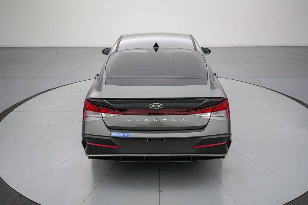 Used 2025 Hyundai Elantra Sport FWD image 5