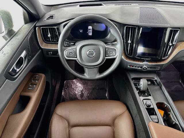 Used 2022 Volvo XC60 B5 Momentum w/ Advanced Package FWD image 9