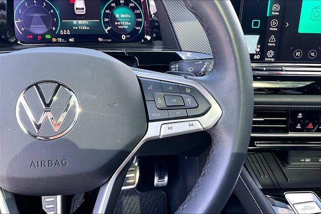Used 2025 Volkswagen Atlas Cross Sport SEL R-Line AWD/4WD image 18