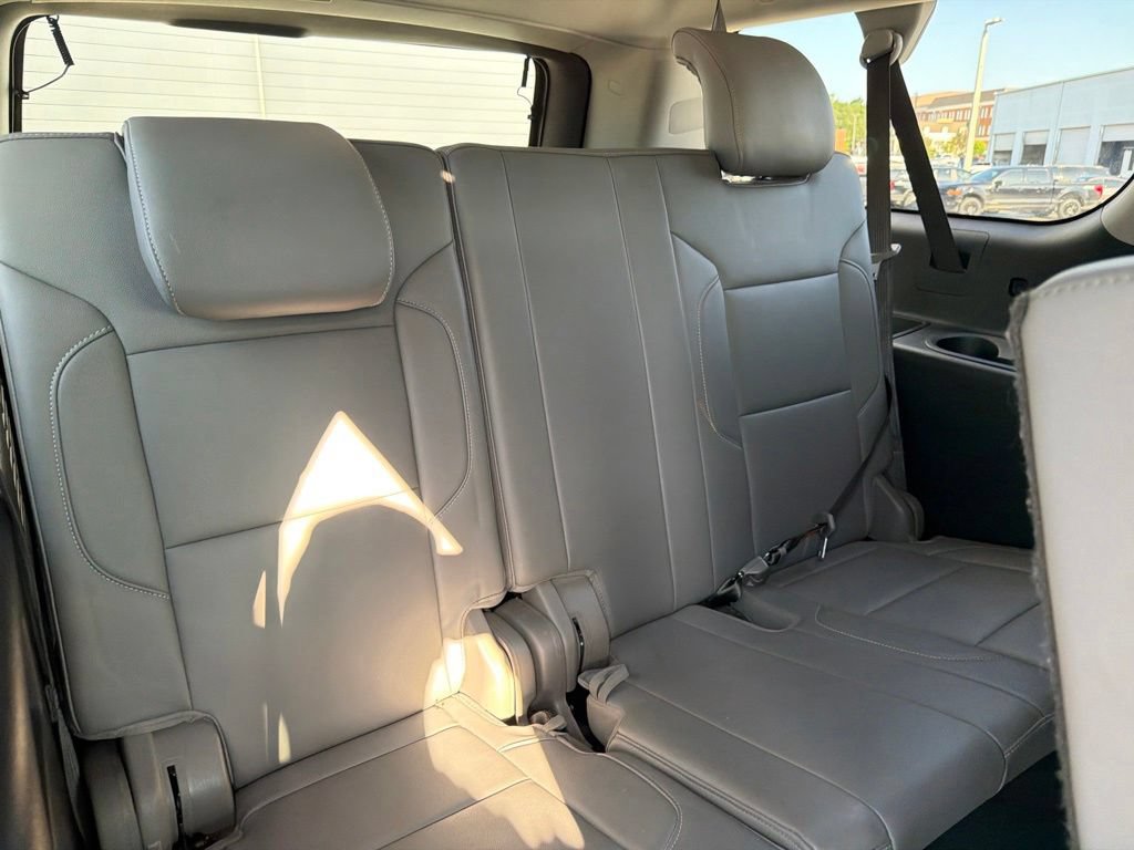 Used 2019 Chevrolet Suburban LT RWD image 16