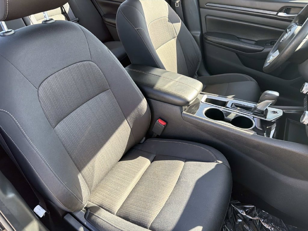 Used 2024 Nissan Altima 2.5 SV FWD image 24