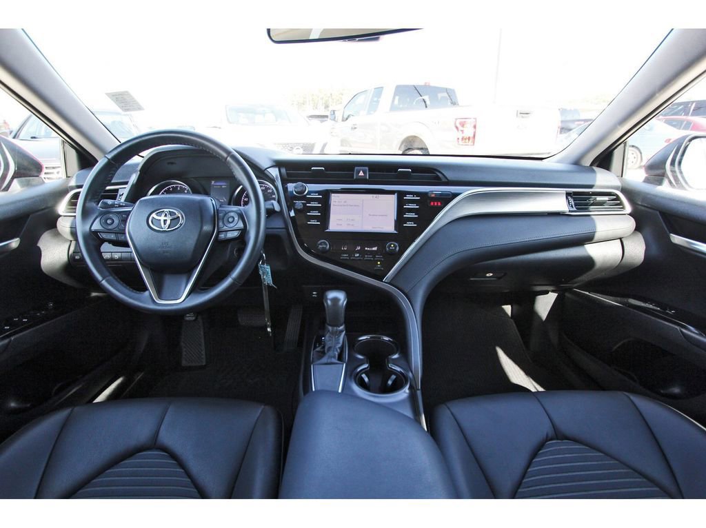 Used 2018 Toyota Camry L image 12