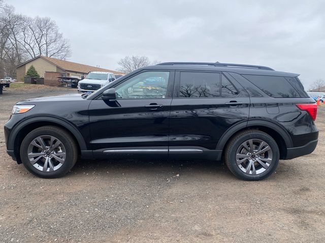 Certified 2022 Ford Explorer XLT w/ Equipment Group 202A AWD/4WD image 4