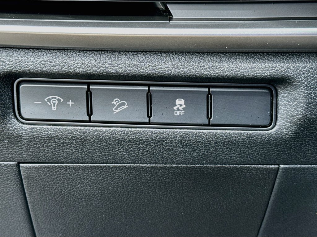 Used 2025 Kia Telluride LX FWD image 10