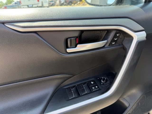 Used 2020 Toyota RAV4 XLE Premium FWD image 11