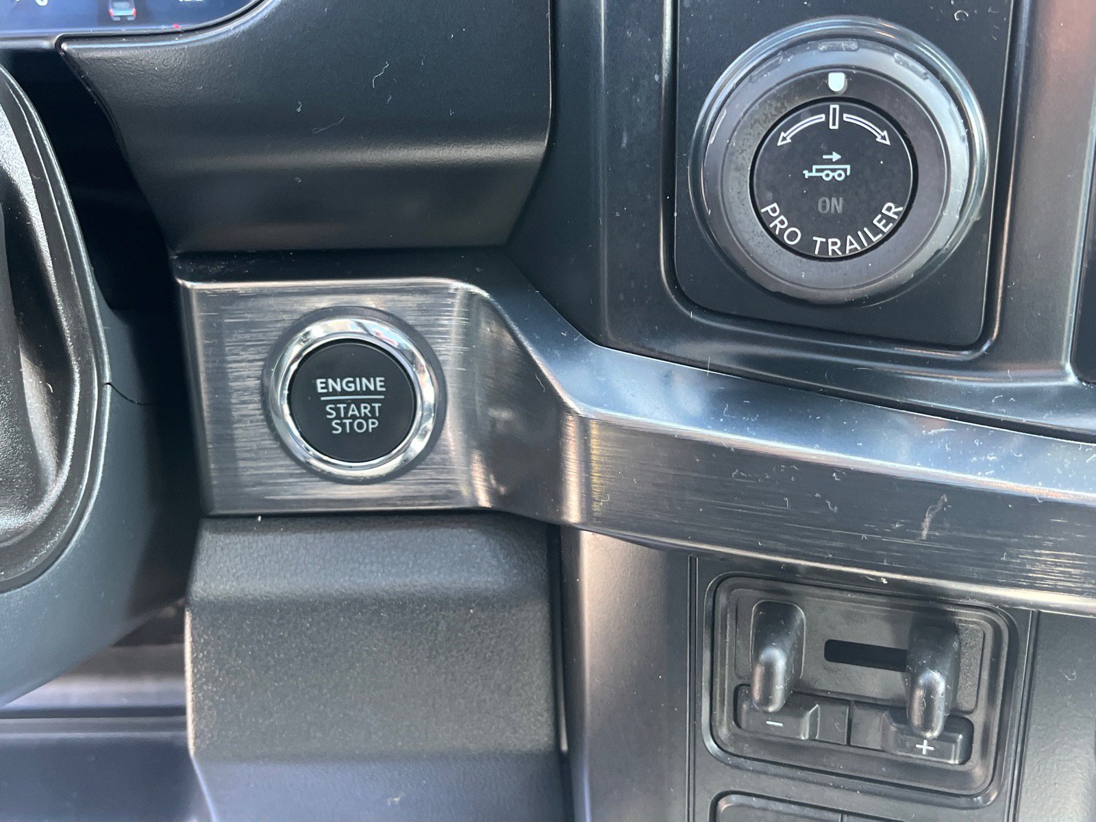 Certified 2025 Ford F350 Lariat w/ Lariat Ultimate Package AWD/4WD image 10