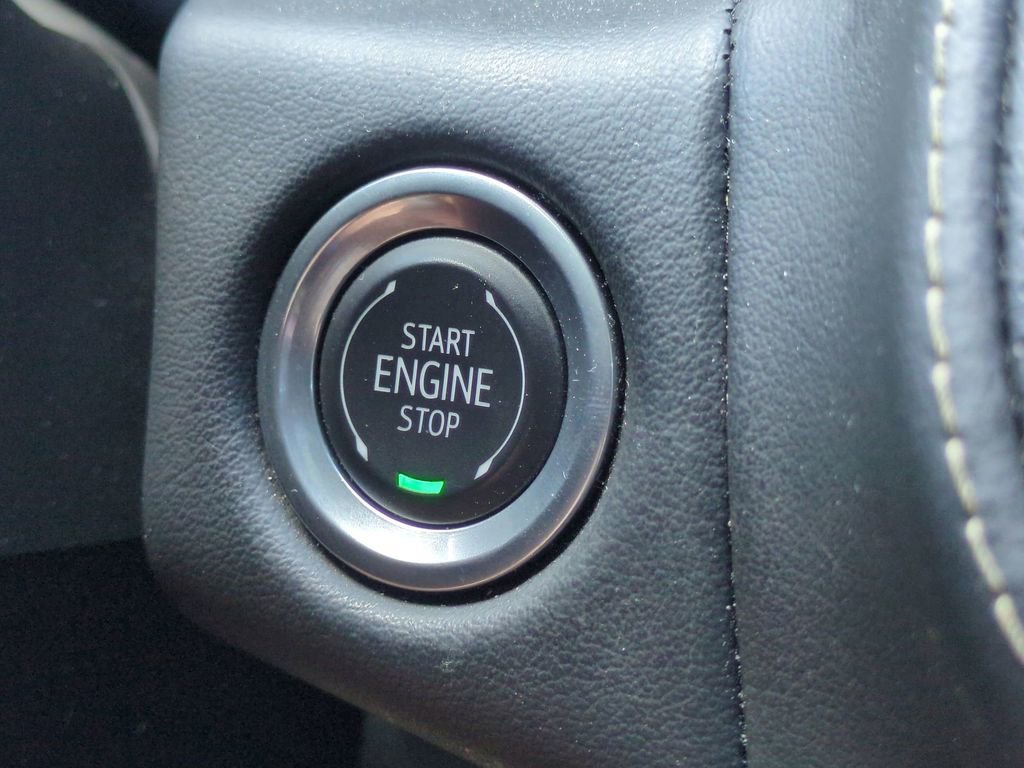 Used 2024 Chevrolet Tahoe Premier AWD/4WD image 33
