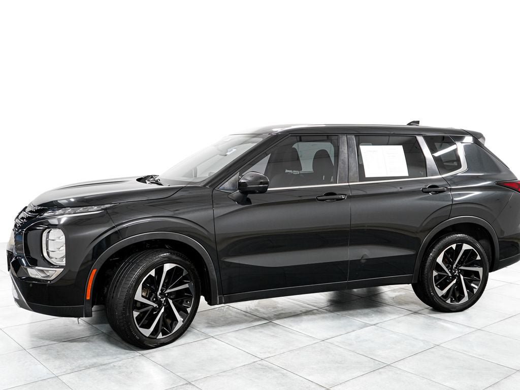 Used 2023 Mitsubishi Outlander SE FWD image 4