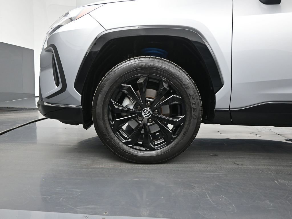 Used 2025 Toyota RAV4 SE image 25