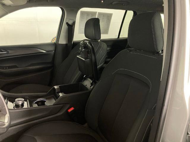 Used 2023 Jeep Grand Cherokee L Laredo image 11