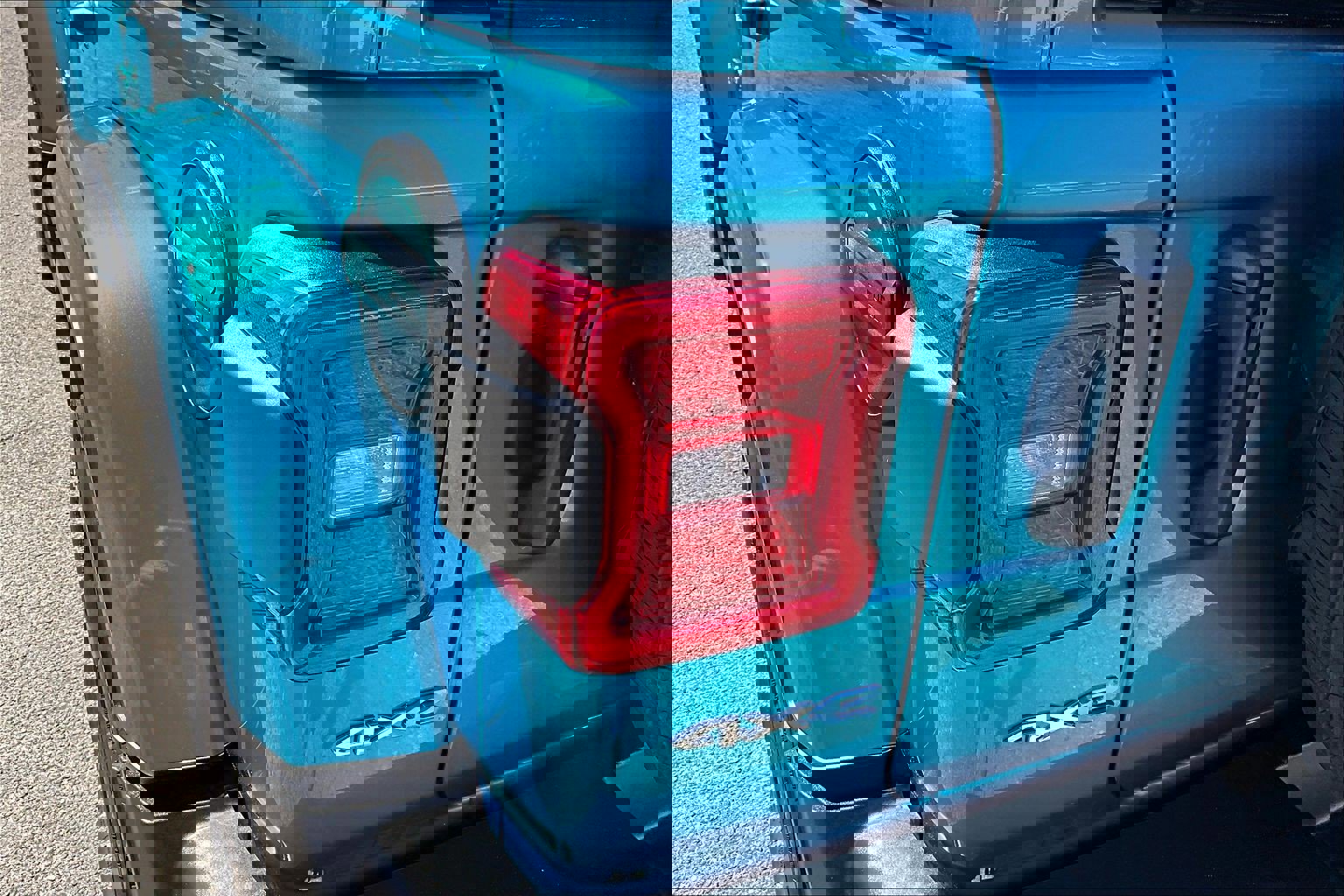 Used 2024 Jeep Wrangler Sahara w/ Technology Group AWD/4WD image 30