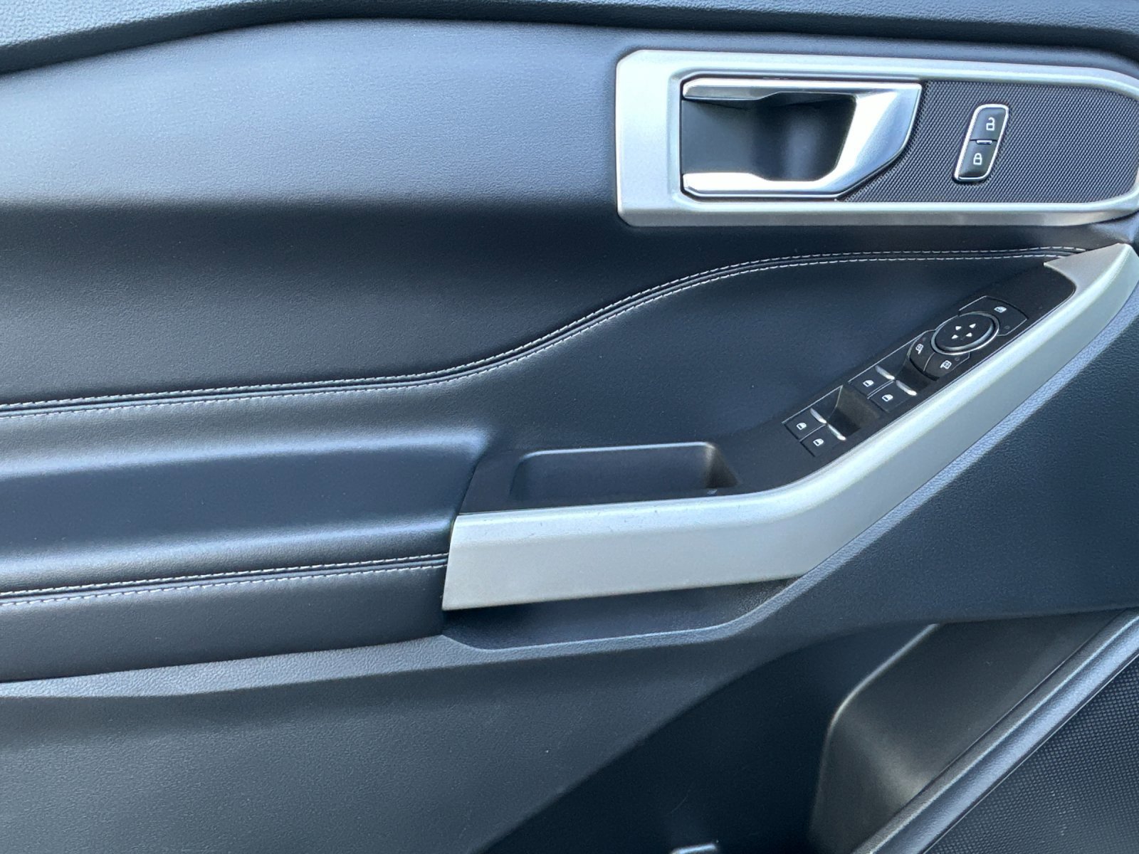 Certified 2022 Ford Explorer XLT w/ Class IV Trailer Tow Package image 12