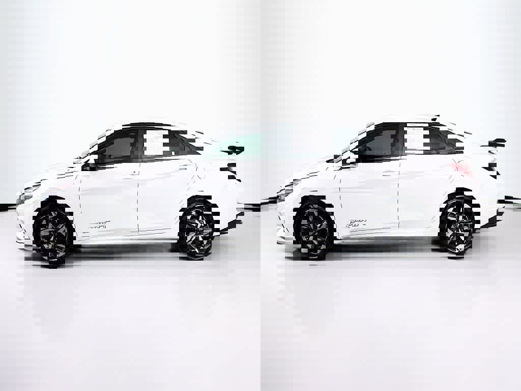 Used 2023 Hyundai Elantra SEL w/ Convenience Package image 3