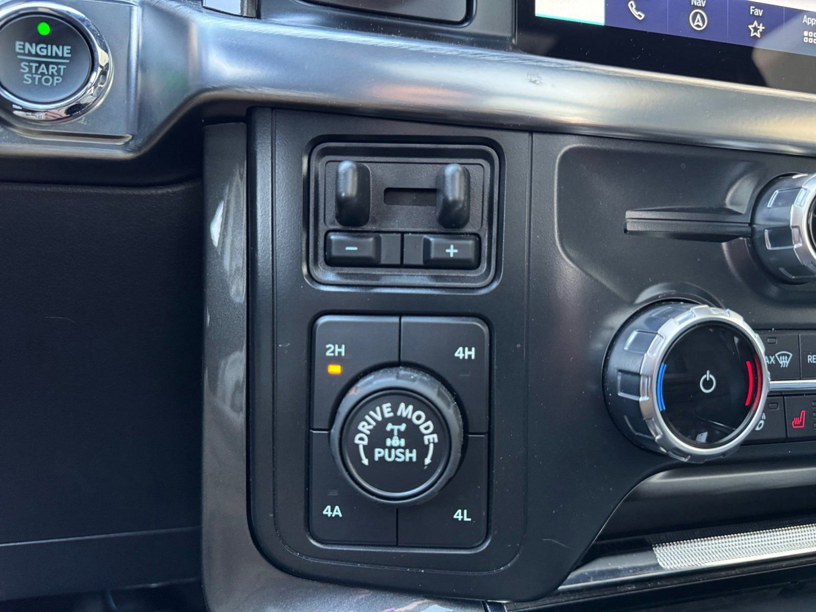 Certified 2022 Ford F150 Lariat w/ Equipment Group 502A High image 27