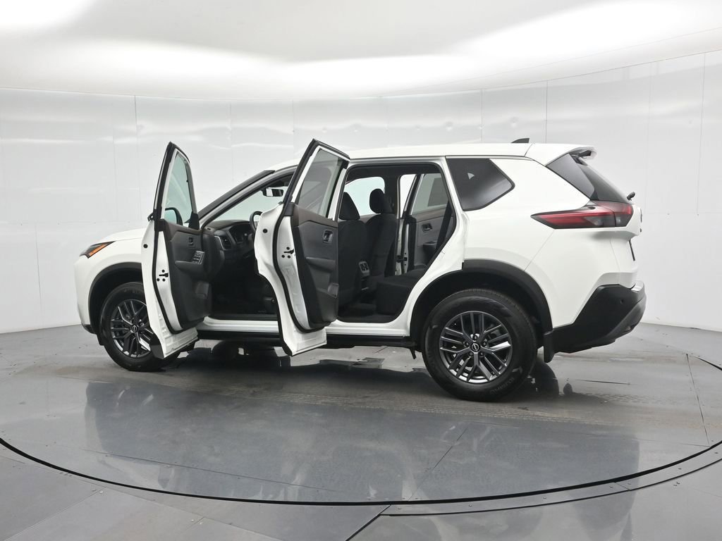 Used 2023 Nissan Rogue S image 55