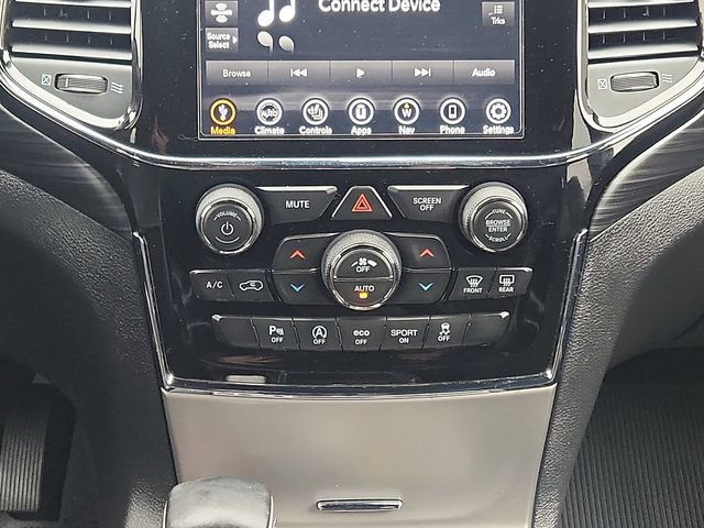 Used 2020 Jeep Grand Cherokee Altitude AWD/4WD image 17