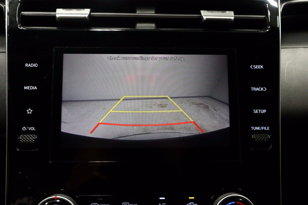 Used 2022 Hyundai Santa Cruz SEL AWD/4WD image 2