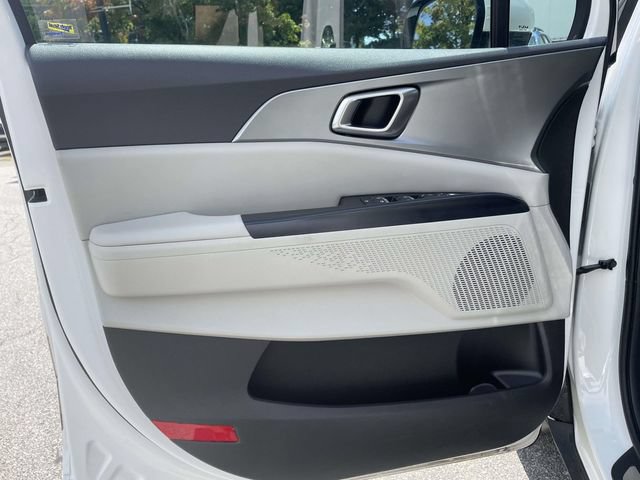 Used 2023 Kia Carnival LX FWD image 17