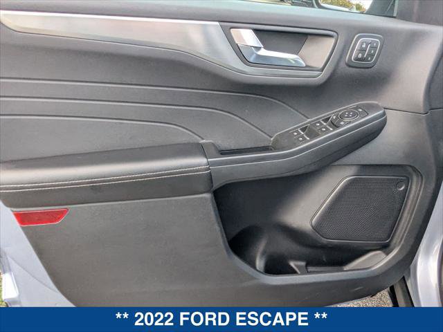 Certified 2022 Ford Escape Titanium w/ Class II Trailer Tow Package image 10