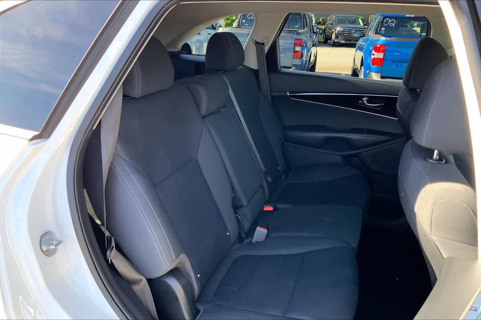 Used 2020 Kia Sorento L FWD image 19
