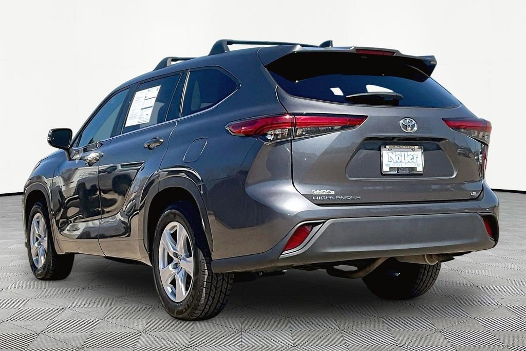 Used 2023 Toyota Highlander LE image 2