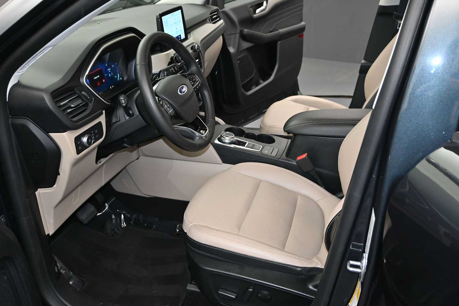 Certified 2022 Ford Escape SEL w/ Technology Package AWD/4WD image 12
