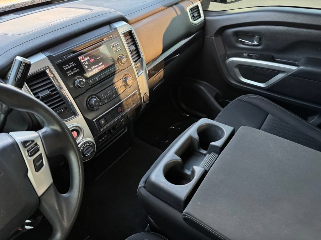 Used 2018 Nissan Titan SV AWD/4WD image 16
