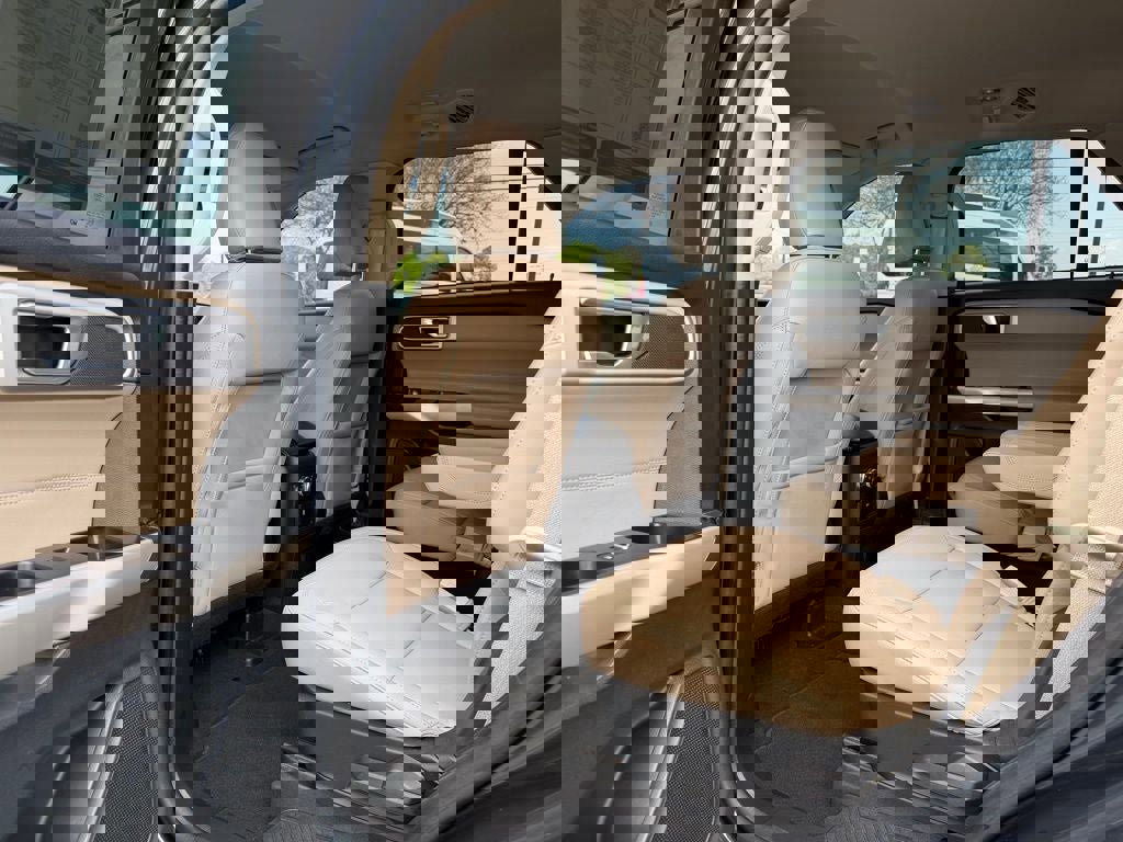 Certified 2022 Ford Explorer XLT w/ Equipment Group 202A image 21