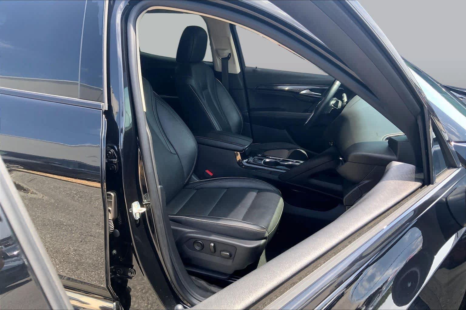 Used 2021 Buick Envision Essence w/ Sport Touring Package FWD image 9