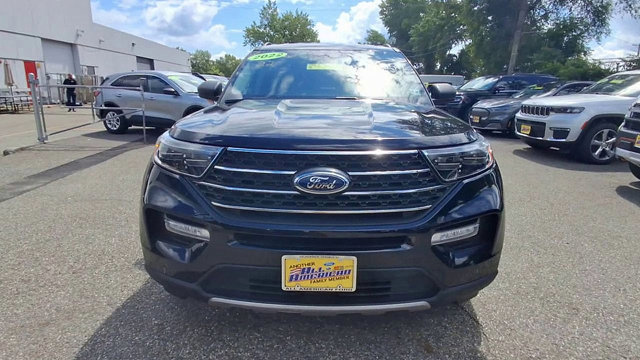 Certified 2022 Ford Explorer XLT w/ Equipment Group 202A image 3