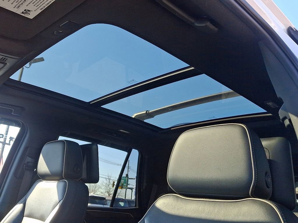 Used 2021 Chevrolet Tahoe Premier w/ Premium Package image 17