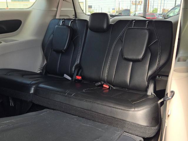 Used 2023 Chrysler Pacifica Touring-L FWD image 19