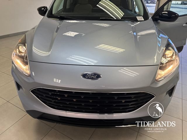 Certified 2022 Ford Escape SE w/ SE Sport Appearance Package FWD image 28