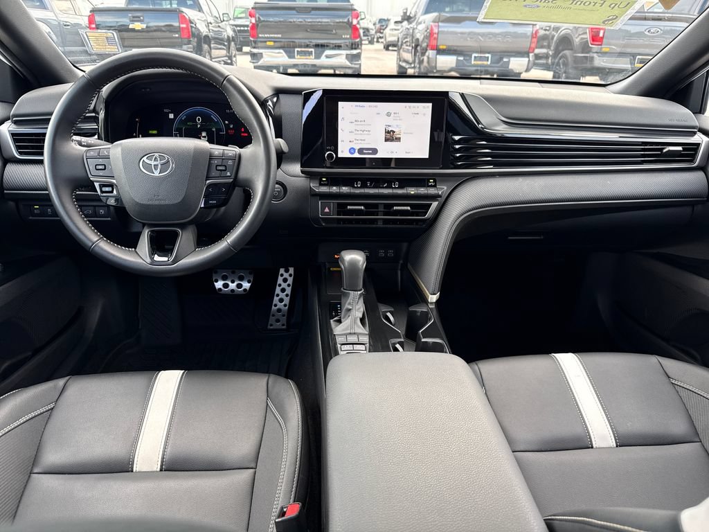 Used 2025 Toyota Camry SE FWD image 5