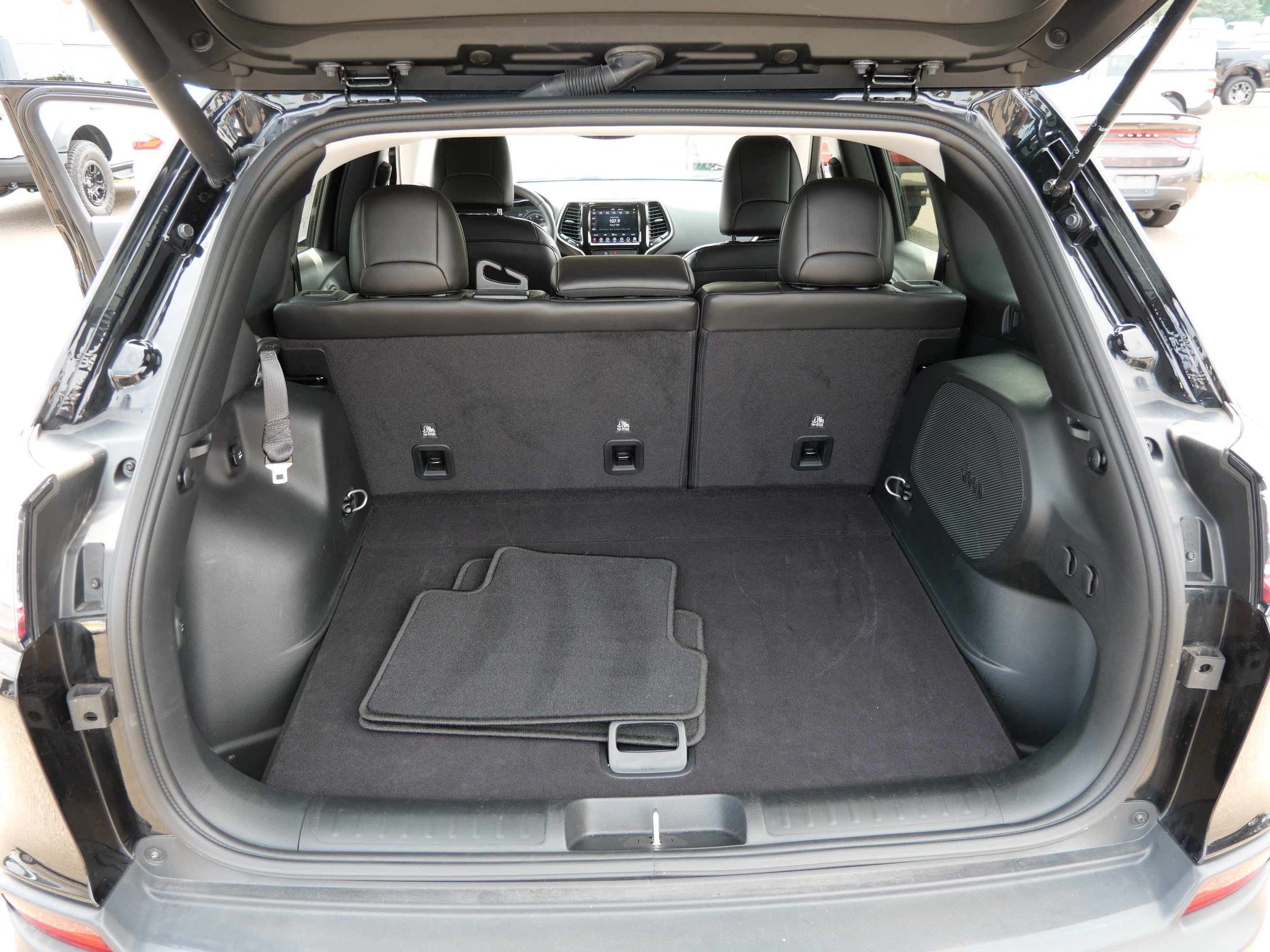 Used 2020 Jeep Cherokee Limited AWD/4WD image 18
