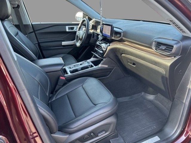 Certified 2022 Ford Explorer Limited w/ Equipment Group 301A AWD/4WD image 9