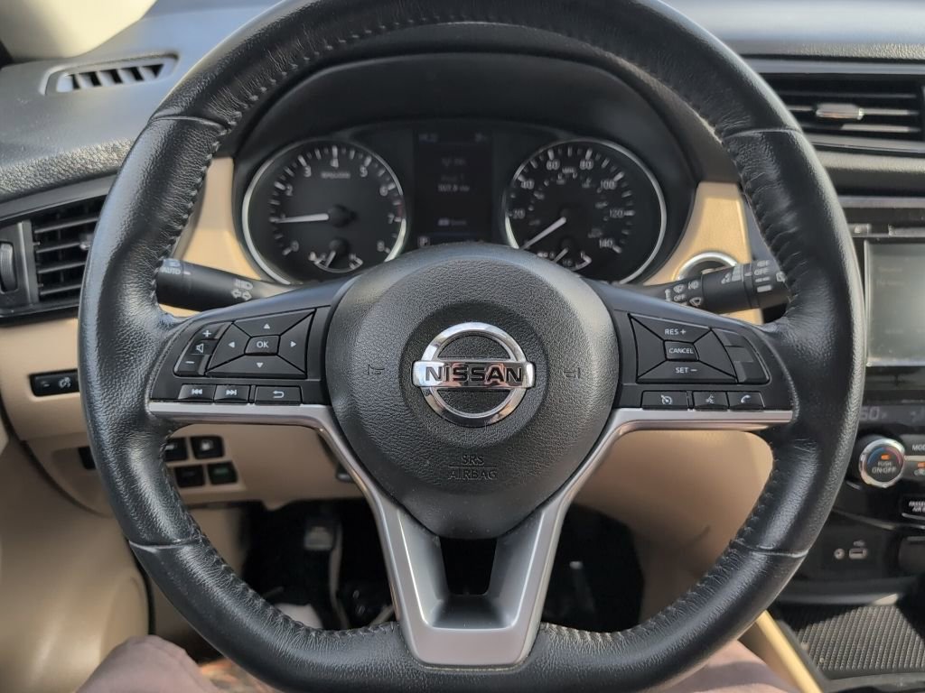 Used 2018 Nissan Rogue SV image 16