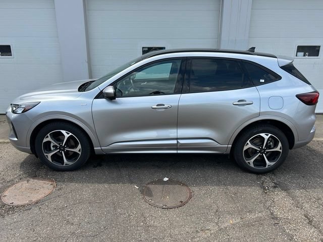 Certified 2023 Ford Escape ST-Line Select w/ Tech Pack #2 AWD/4WD image 3