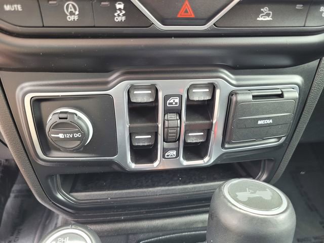 Used 2022 Jeep Wrangler Unlimited Sahara AWD/4WD image 24